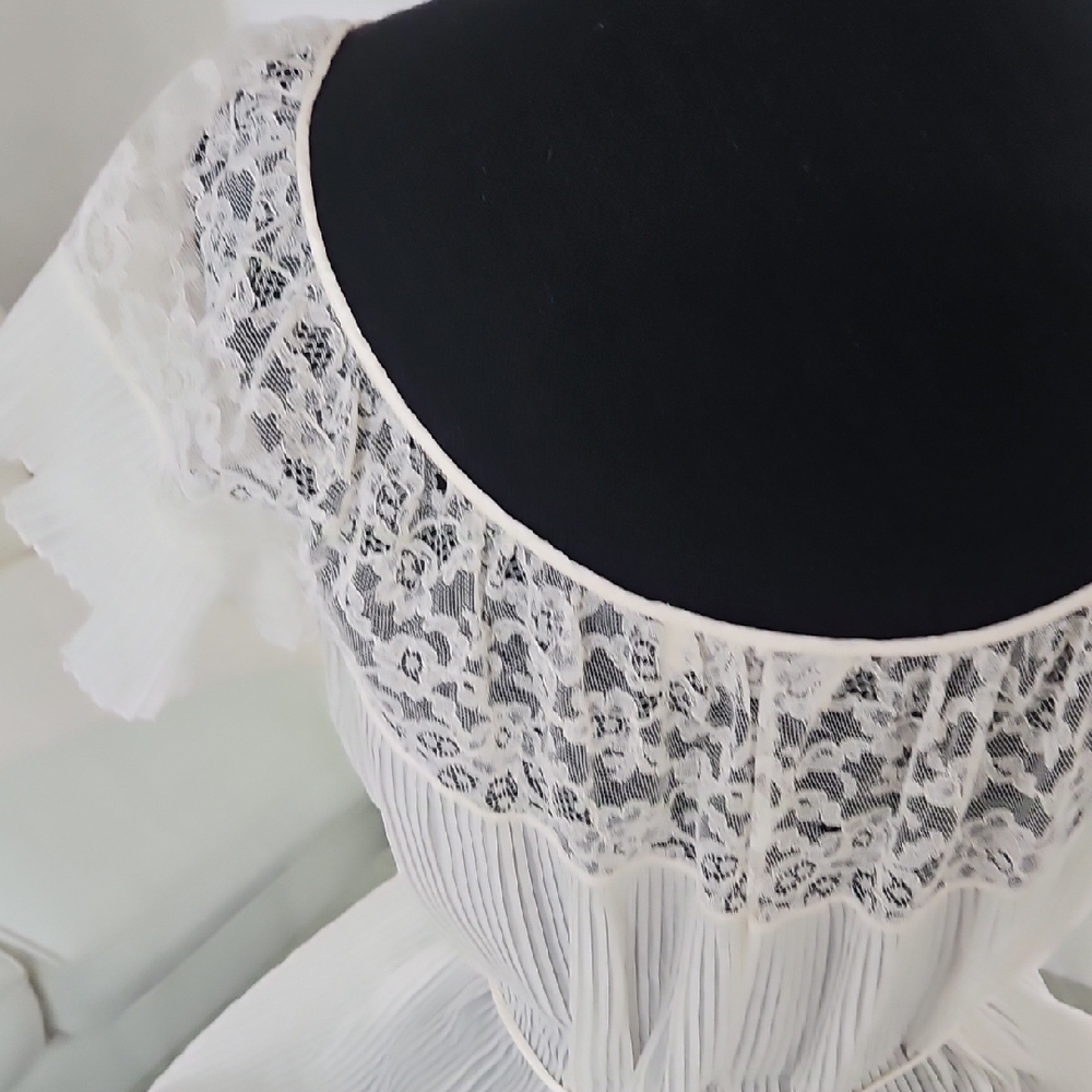 Elegant White Lace Night Gown - Picture 9 of 13